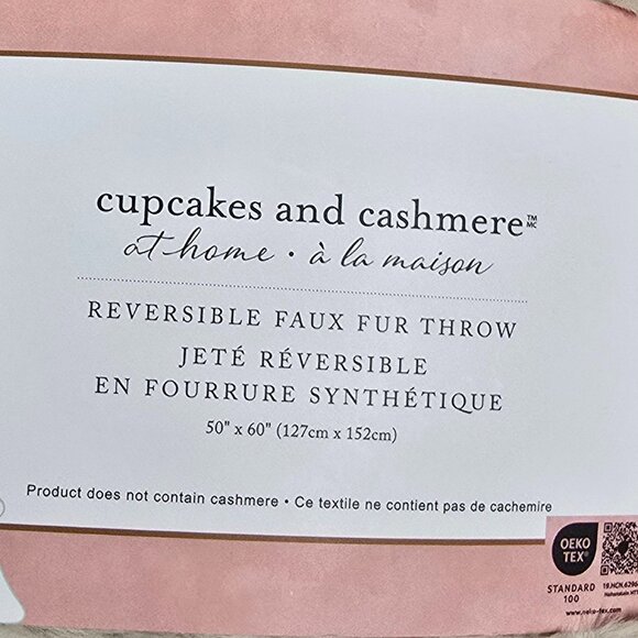 NWT Cupcakes & Cashmere Faux Fur Gingerbread House Throw - Picture 4 of 4